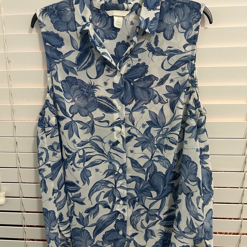 H&M Blue Sleeveless Button Down Shirt with Notched Collar